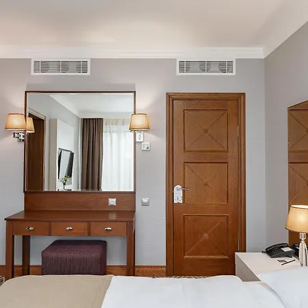 Premier Dnister 4*