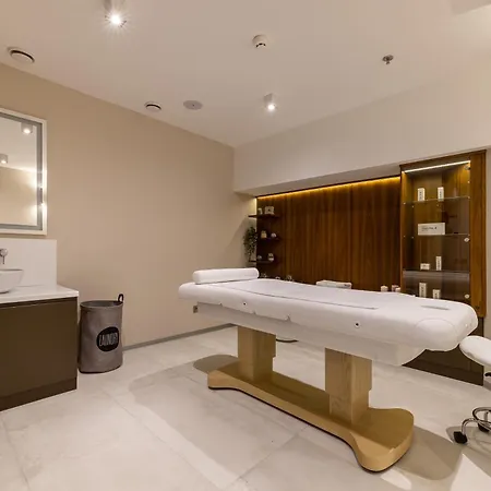 Hotell Premier Dnister Lviv