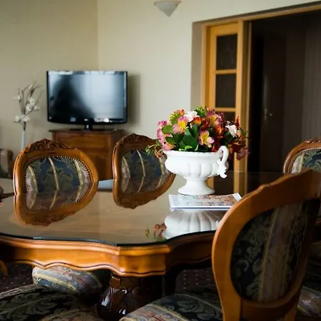 Hotell Premier Dnister Lviv