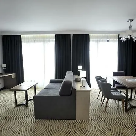 Hotell Premier Dnister Lviv