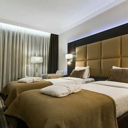 Hotell Premier Dnister Lviv